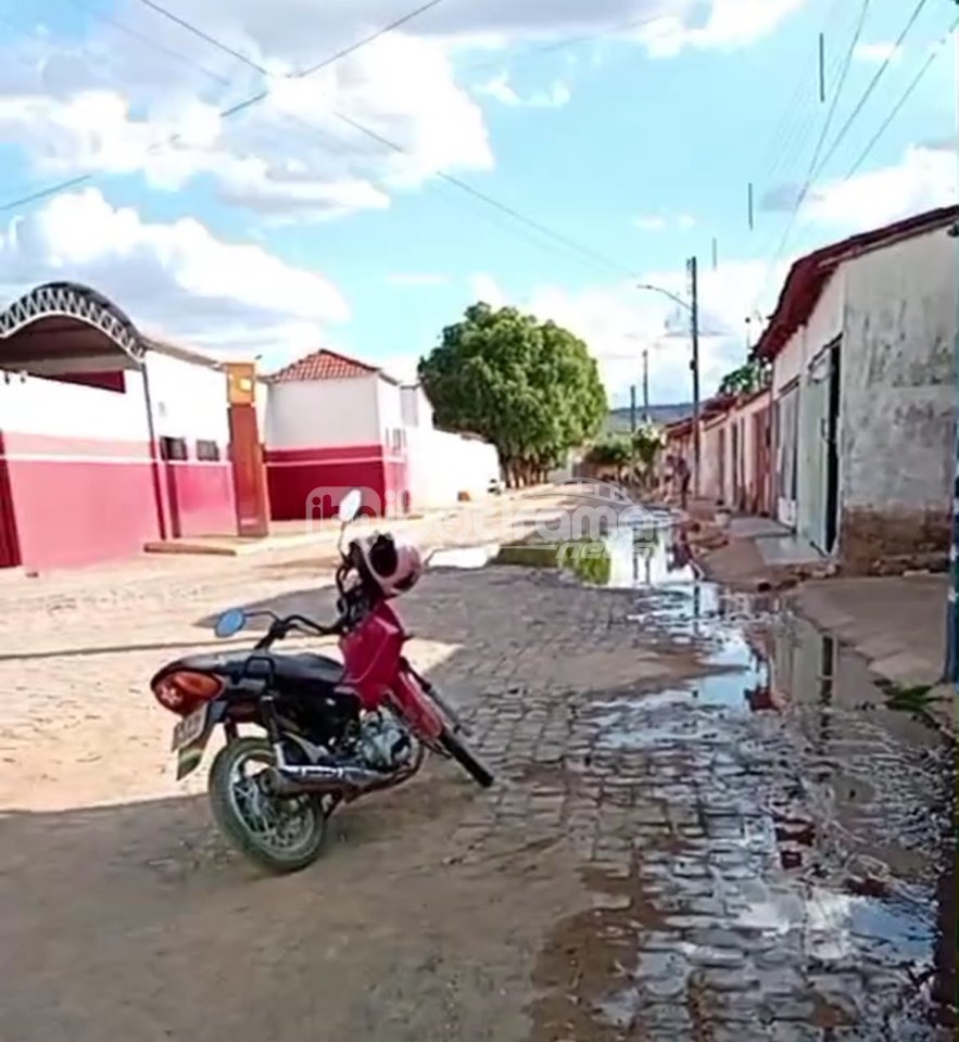 Uma situação denunciada por uma moradora de Brejolândia, no oeste da Bahia, está chamando a atenção e levantando preocupações sobre as condições de saneamento nas proximidades do Hospital Severo de Oliveira.